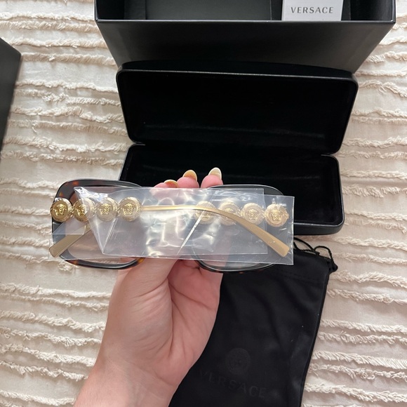 Versace sunglasses - Picture 5 of 7